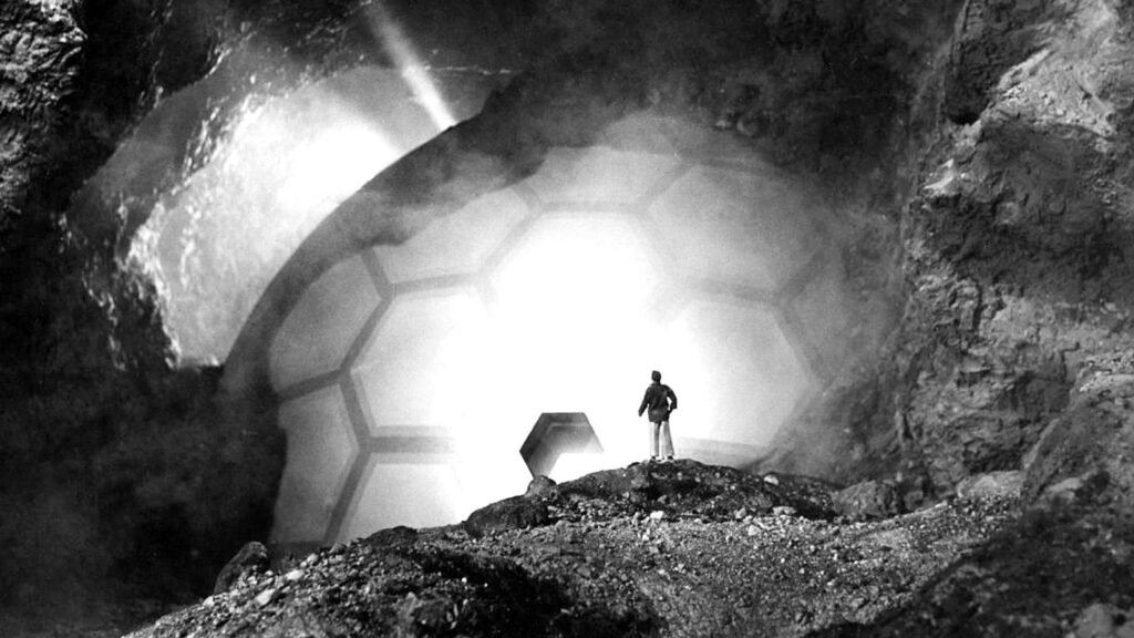 The unearthed Martian spacecraft in its excavation chamber in Quatermass and the Pit (1967)